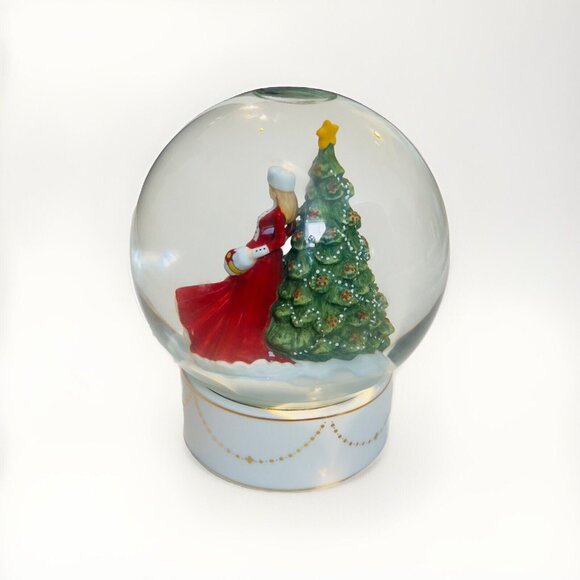 Royal Doulton Snow Globe Pretty Lady Christmas Day Figurine HN5523 #834 - Picture 6 of 11